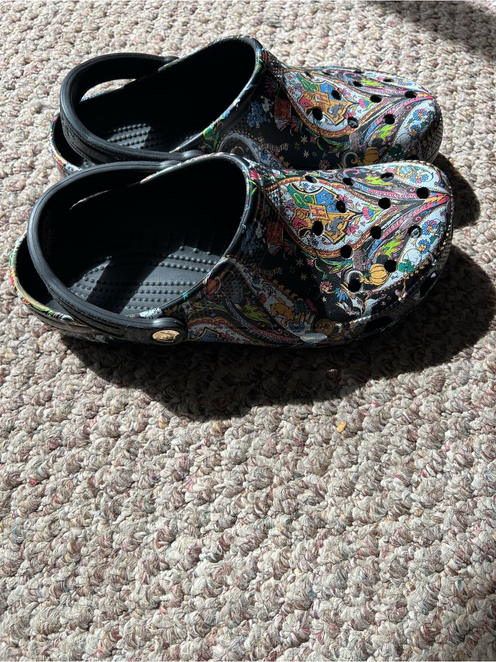 CROCS Harry Potter Hogwarts Crest Men’s 8 Women’s 10 EUC - Picture 4 of 5
